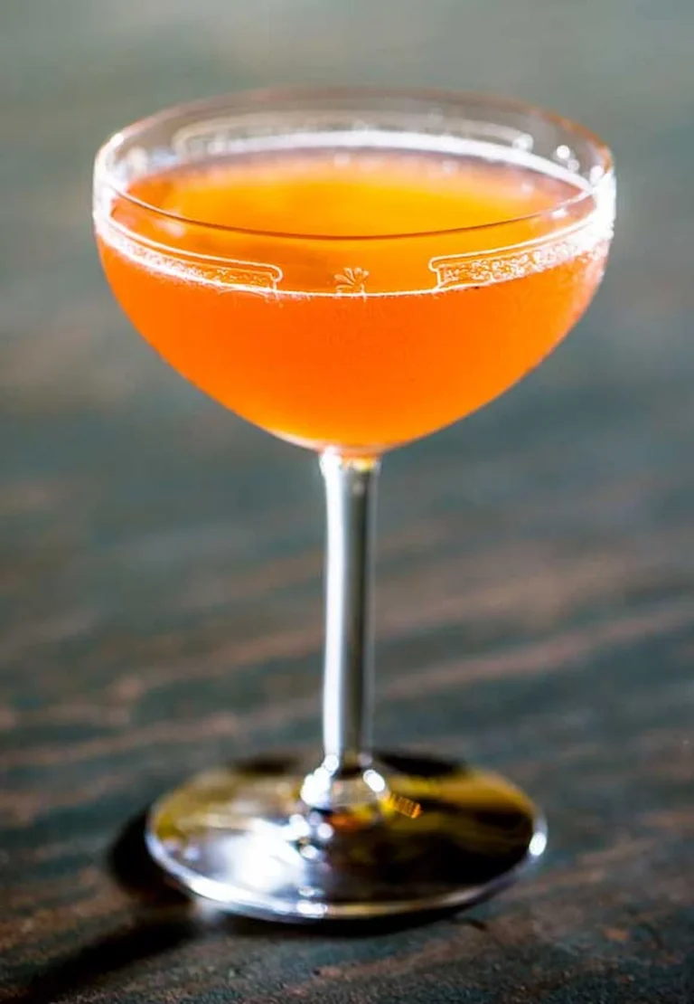 Receta de cóctel Naked and Famous