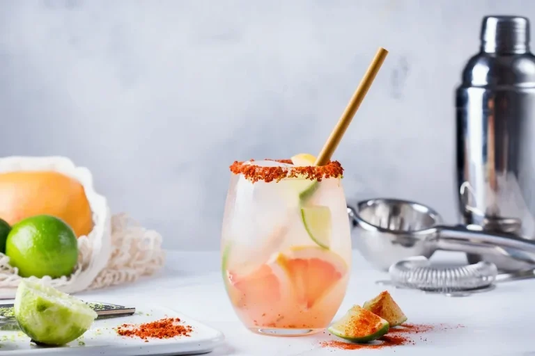 Receta del Cóctel Mezcal Paloma: un giro ahumado a un clásico mexicano