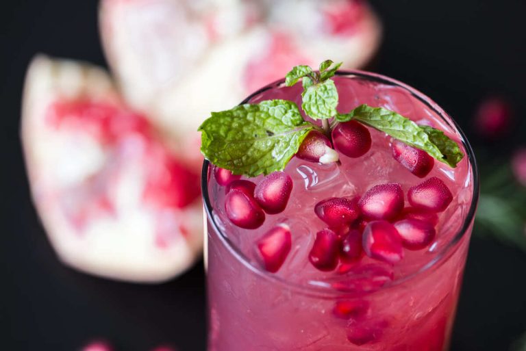 Receta del cóctel Marrakesh Express: Un Toque de Mezcal y Granada