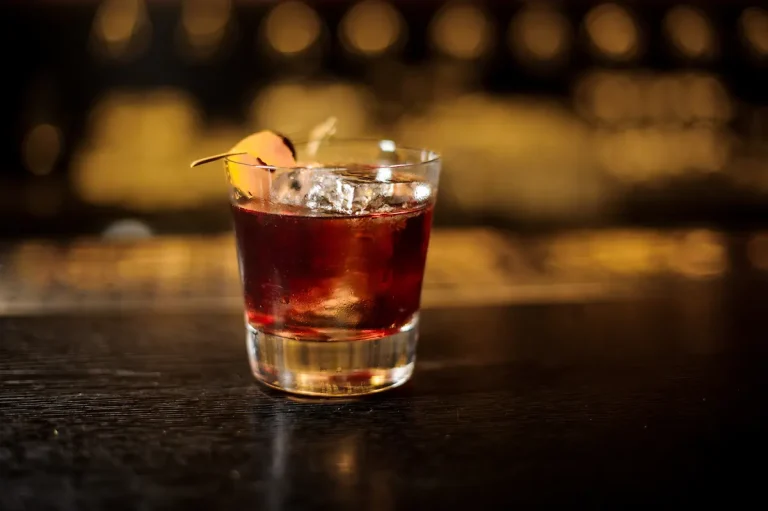M&M Cocktail: Receta de Cóctel Mezcal y Montenegro