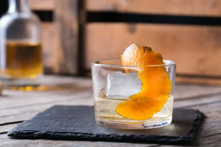 Cómo Preparar el New Spain Cocktail con Mezcal y Jerez 
