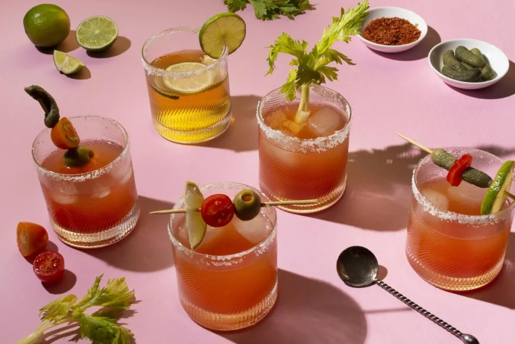 Cócteles de Mezcal con Frutas para Probar Este Verano
