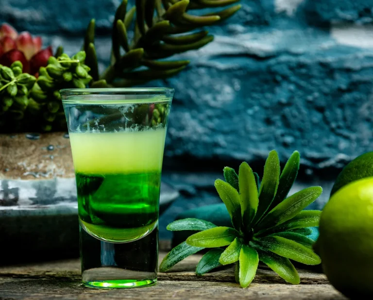 Verde Drink Recipe: A Fresh Mezcal Cocktail with a Green Kick